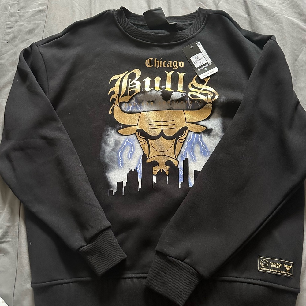 Chicago bulls gold black sweater brand new men’s large